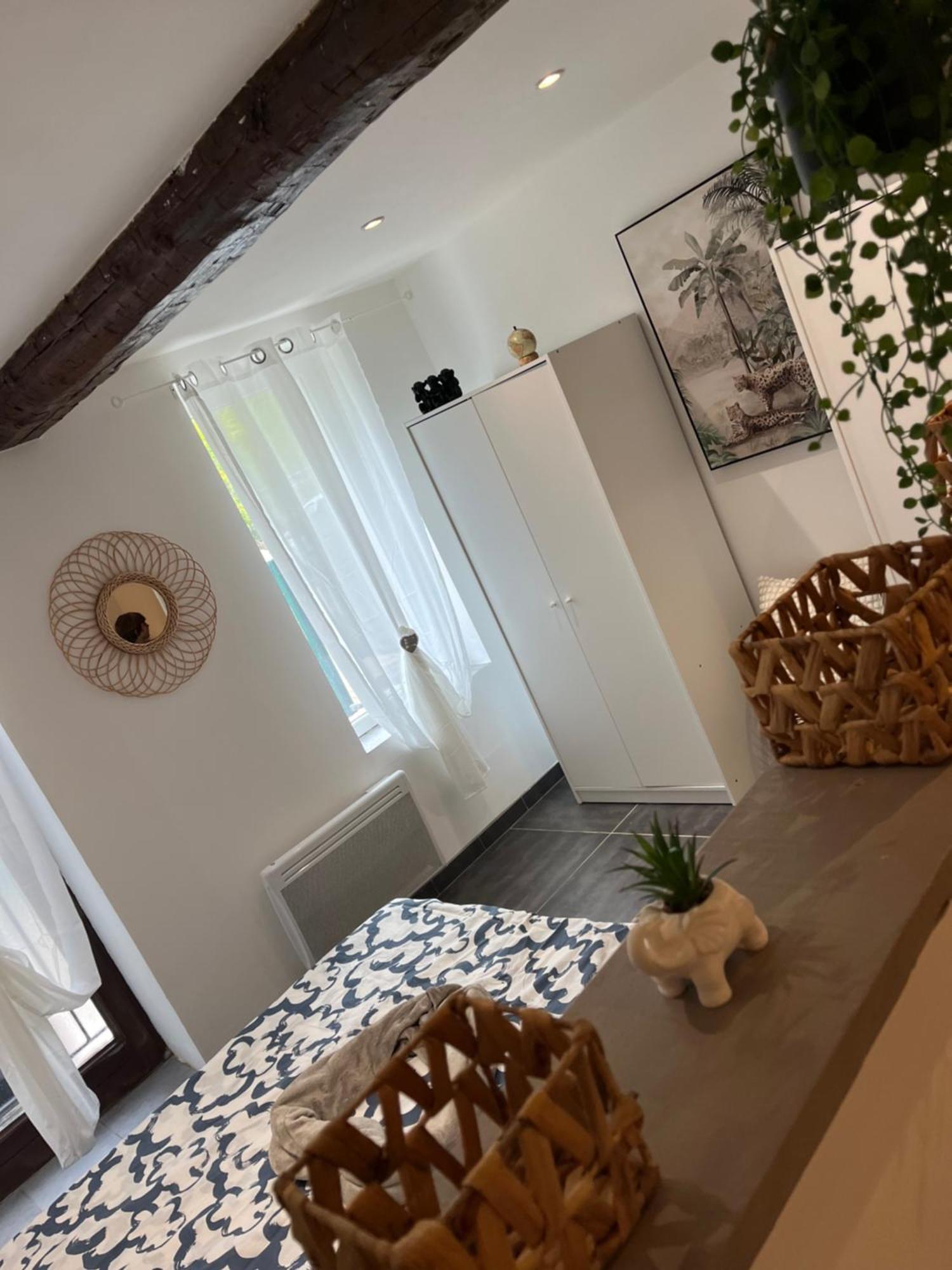 Appartement Avec Piscine Au Milieu Des Vignes Les Arcs-sur-Argens Luaran gambar